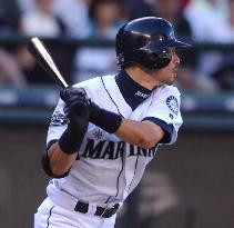 Suzuki makes 200 hits for 2nd straight year